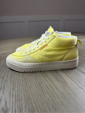ONCEPT Los Angeles High top Sneakers. Women’s size 7.